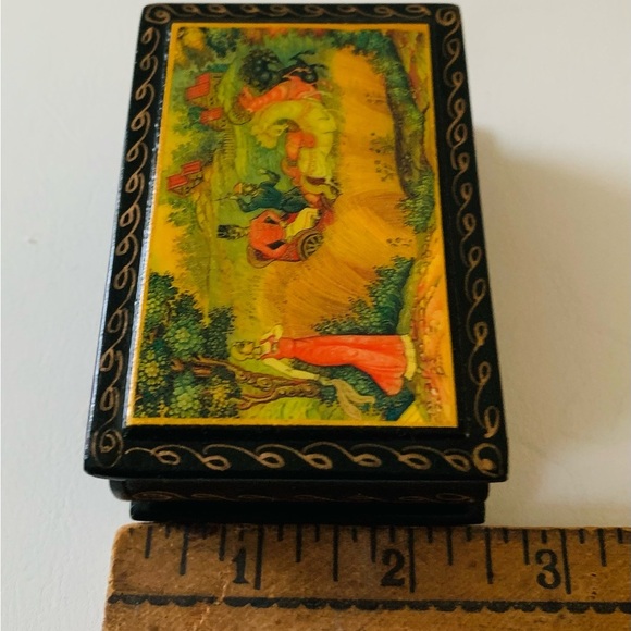 Wooden hand painted box - Picture 4 of 11